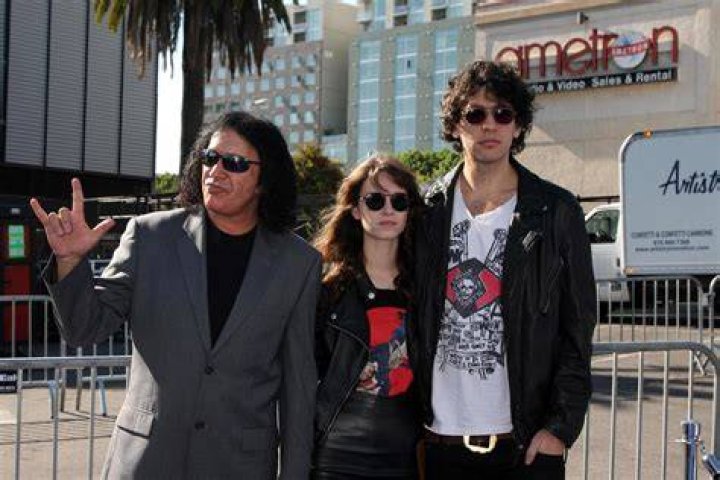 Alex Esso, Nick Simmons's Girlfriend
