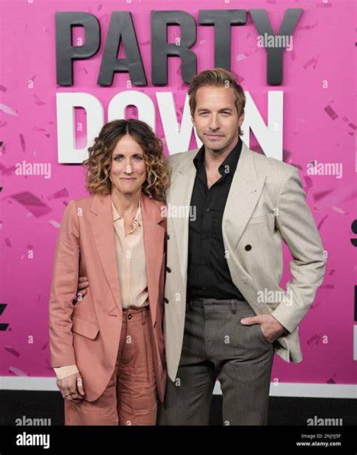 Amy Russell Hansen, Ryan Hansen's Wife