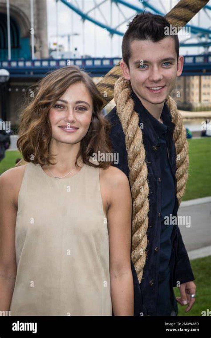 Asa Butterfield, Ella Purnell's Boyfriend
