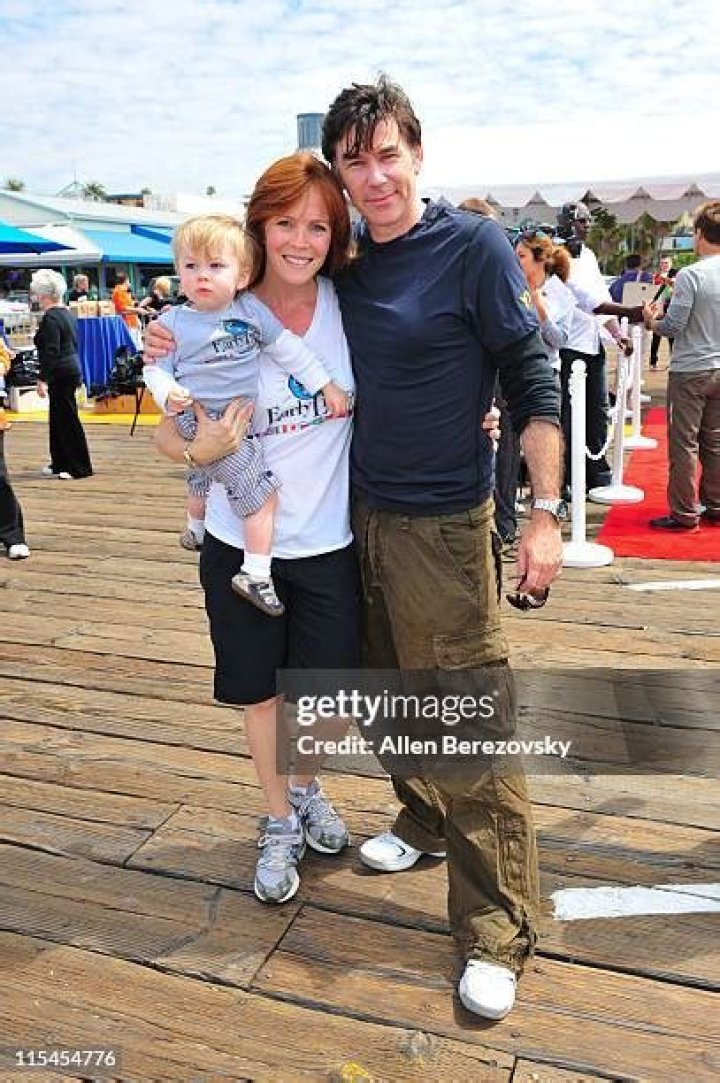 Caryn Robertson, Clive Robertson's Wife