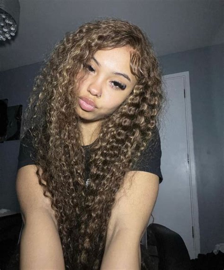 Curlyhead_.larryyy’s Girlfriend: Who is Curlyhead_.larryyy Dating?