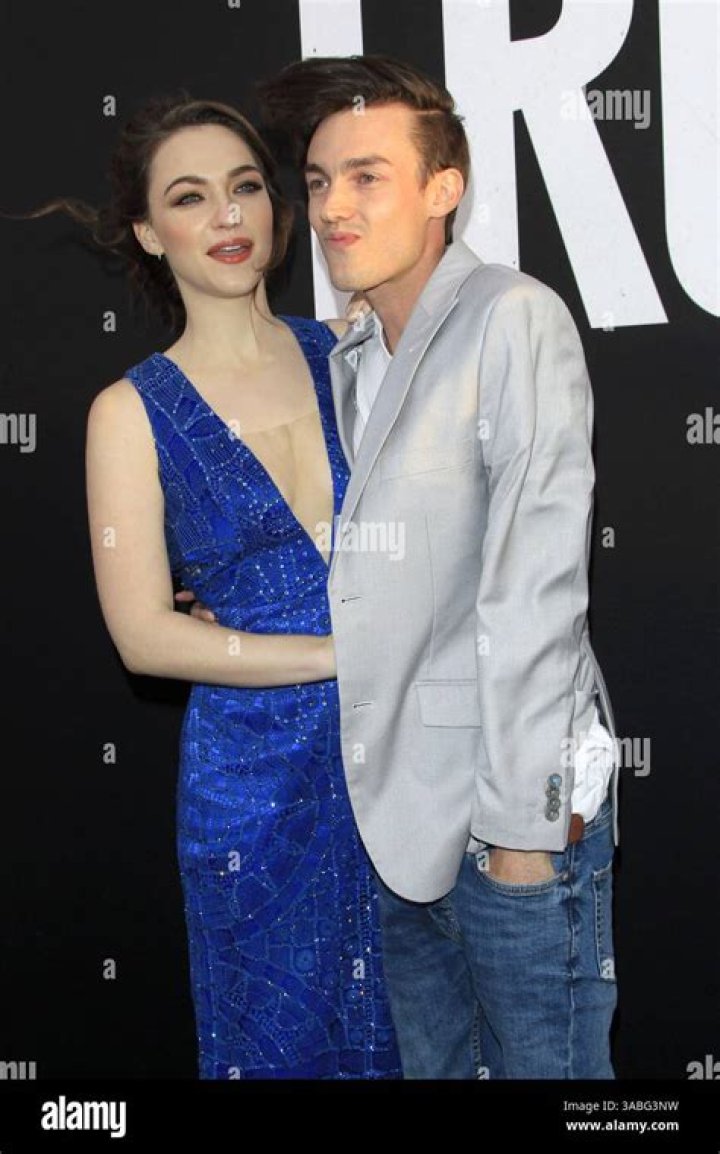 Eyelid Kid, Violett Beane's Boyfriend