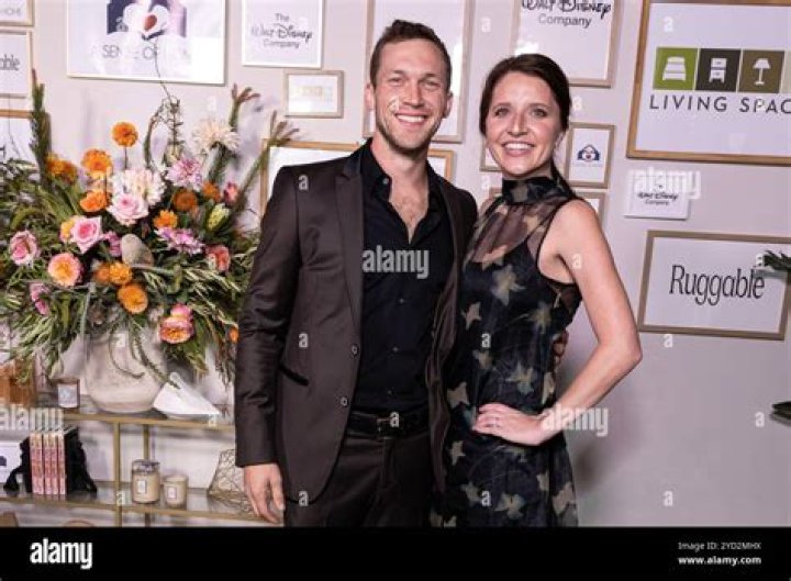 Hannah Blackwell, Phillip Phillips's Wife