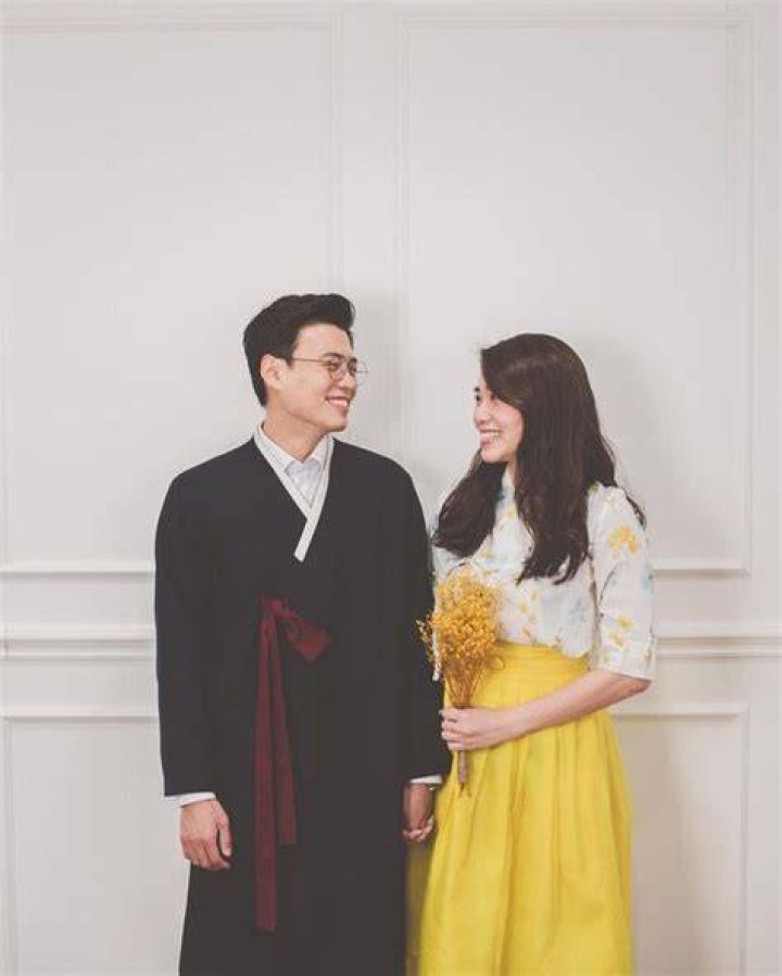 Hansol’s Girlfriend: Who is Hansol Dating?