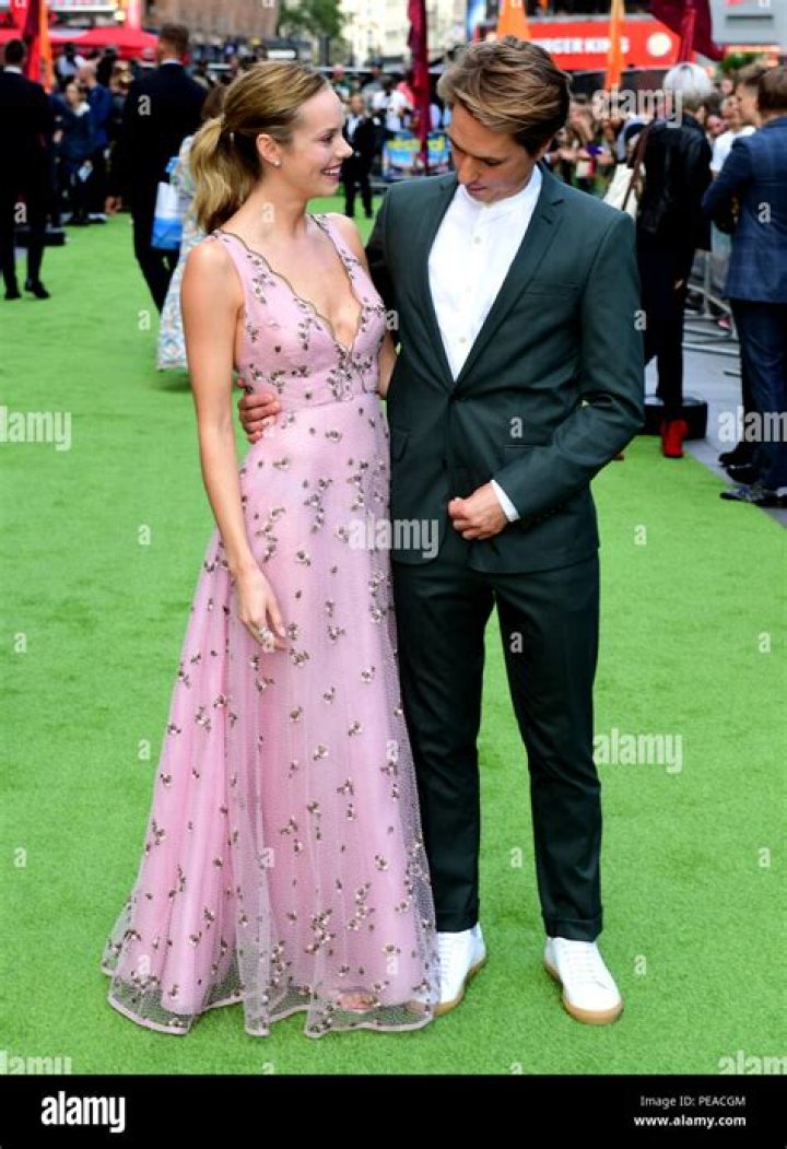 Joe Thomas, Hannah Tointon's Boyfriend