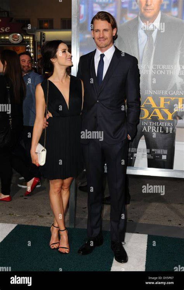 Josh Pence, Abigail Spencer's Boyfriend