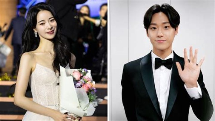 Lee Si-yeon’s Boyfriend: Who is Lee Si-yeon Dating?