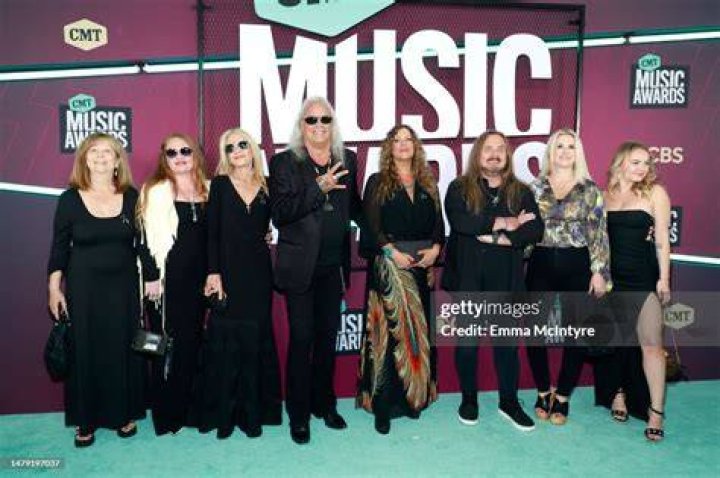 Lisa Van Zant, Johnny Van Zant's Wife