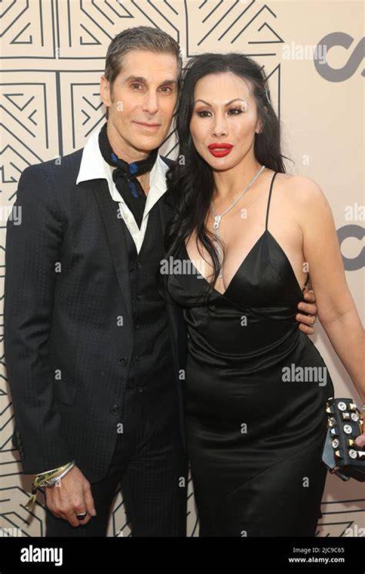 Perry Farrell, Etty Lau Farrell's Husband