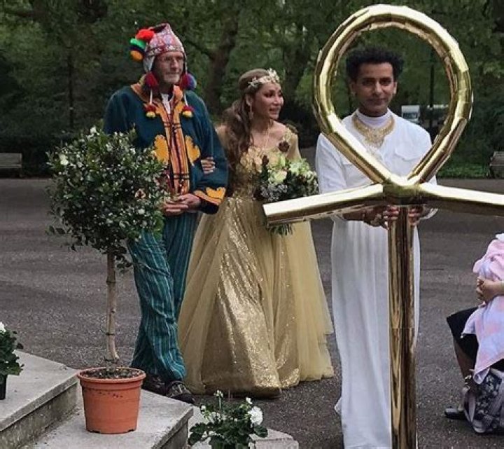 Vlad St?nescu, Sofia Hayat's Husband