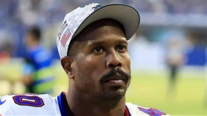 Von Miller’s Girlfriend: Who is Von Miller Dating?