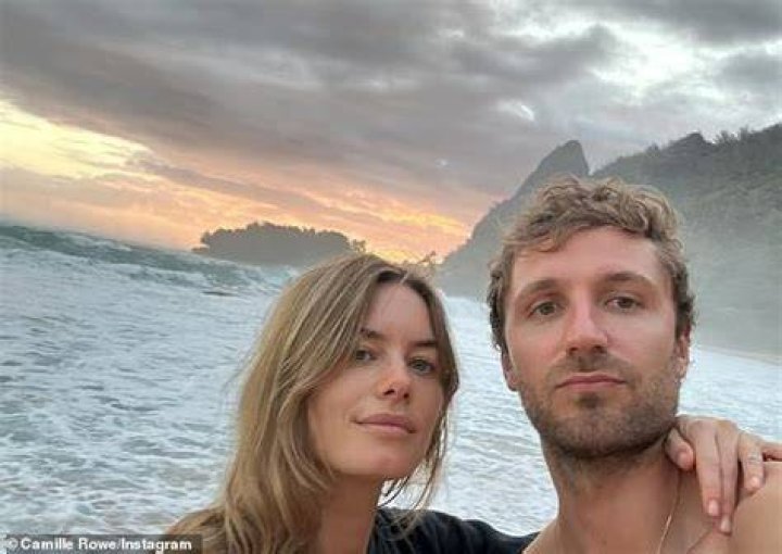 Who is Camille Rowe Dating – Camille Rowe's Boyfriend & Exes